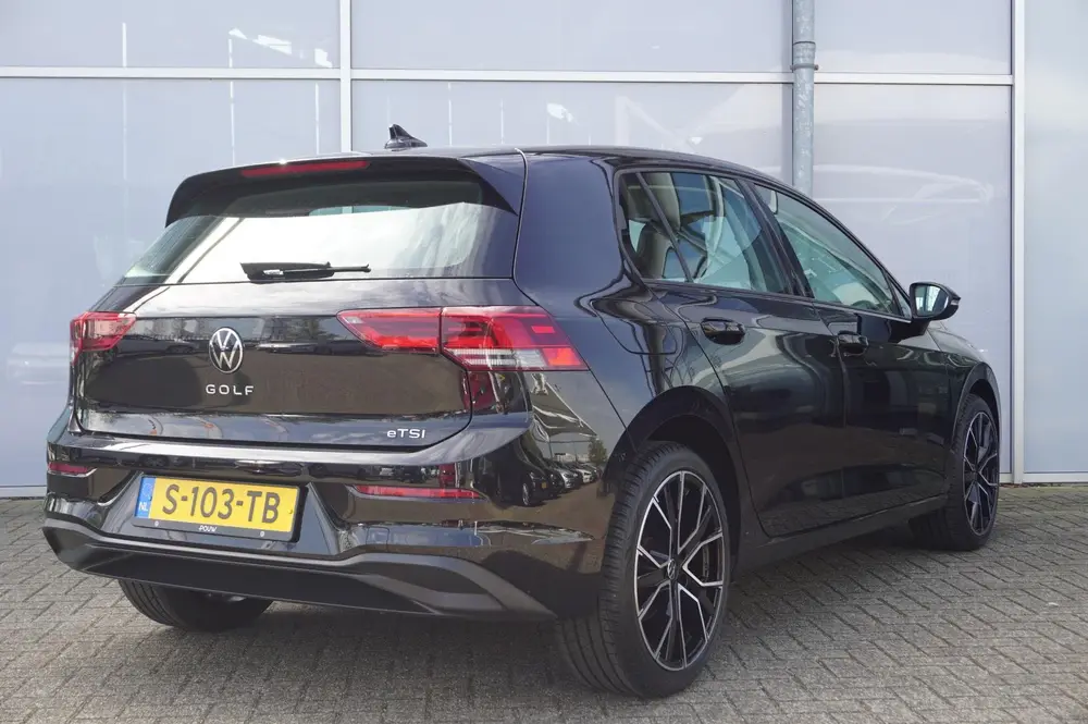 Volkswagen Golf 1.0 eTSI 110pk DSG Life | Apple Carplay & An uit 2023, foto 2