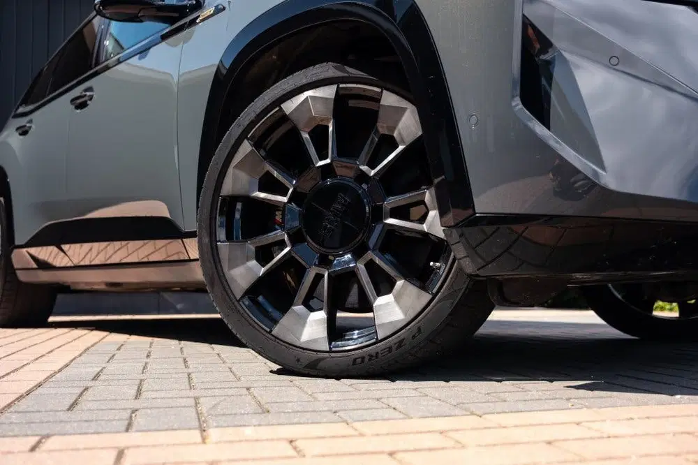 BMW XM PHEV 30 kWh V8 T 653pk High Exe uit 2023, foto 19