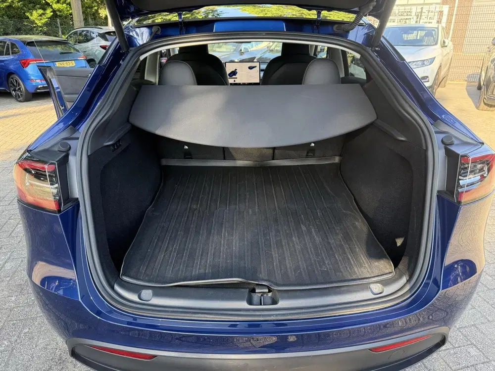 Tesla Model Y Performance AWD 75 kWh uit 2025, foto 12