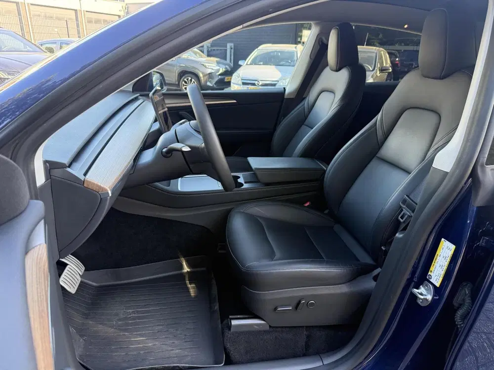 Tesla Model Y Performance AWD 75 kWh uit 2025, foto 2