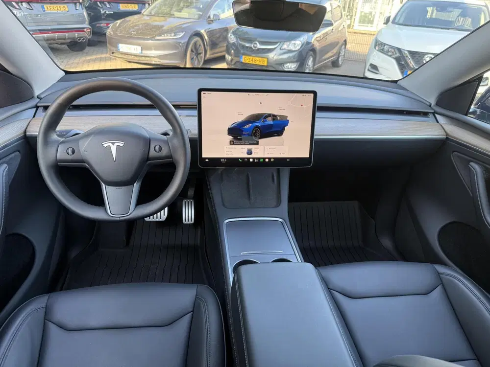 Tesla Model Y Performance AWD 75 kWh uit 2025, foto 4