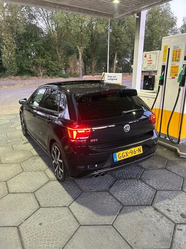 Volkswagen Polo 2.0 TSI 200pk 6-DSG 2020 Zwart uit 2020, foto 2