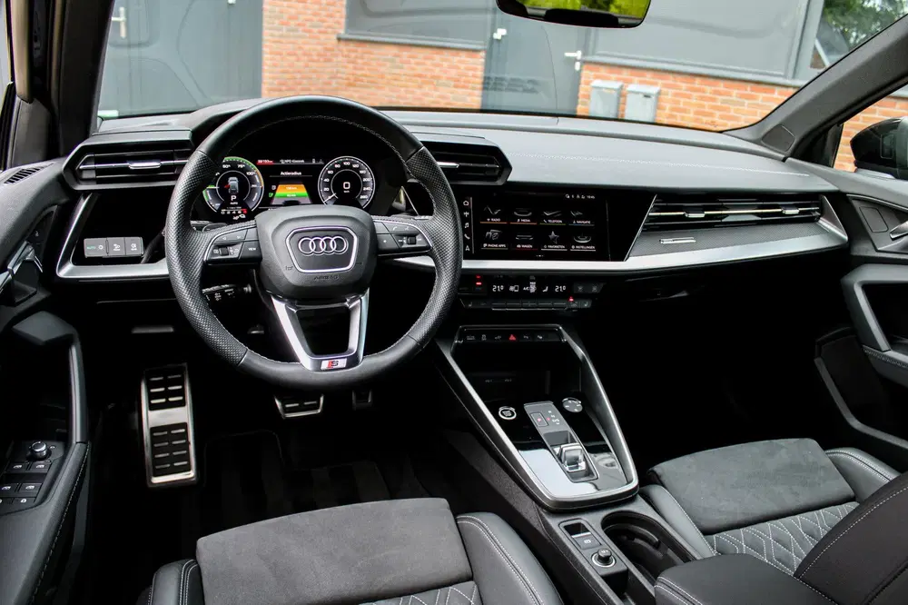 Audi A3 45 TFSI e S edition Competition uit 2022, foto 16