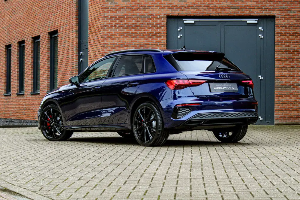Audi A3 45 TFSI e S edition Competition uit 2022, foto 2