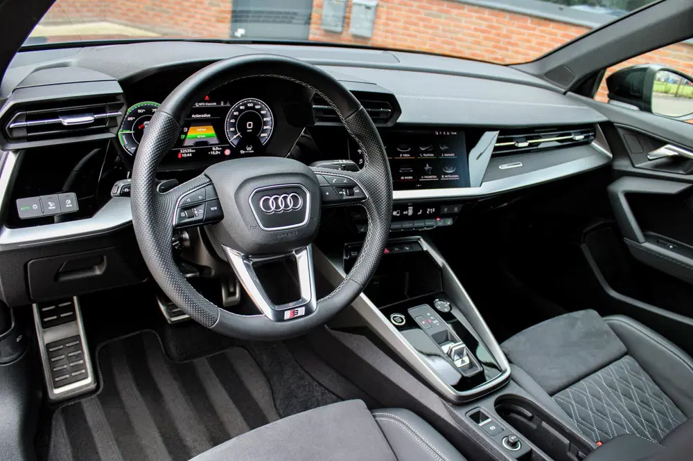 Audi A3 45 TFSI e S edition Competition uit 2022, foto 3