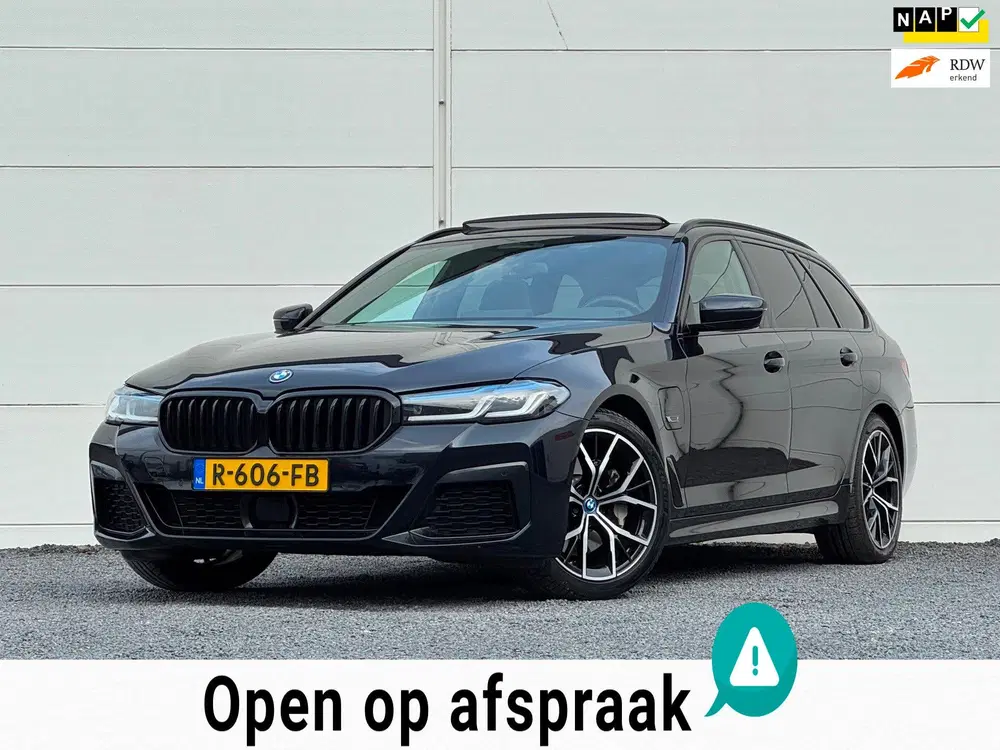 BMW 5-serie 530e M-Sport Org NL Pano Keyless Stoelve uit 2022