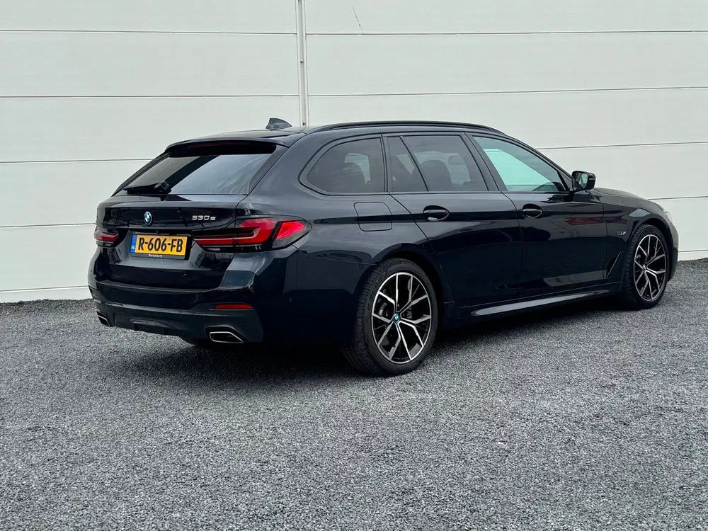 BMW 5-serie 530e M-Sport Org NL Pano Keyless Stoelve uit 2022, foto 2