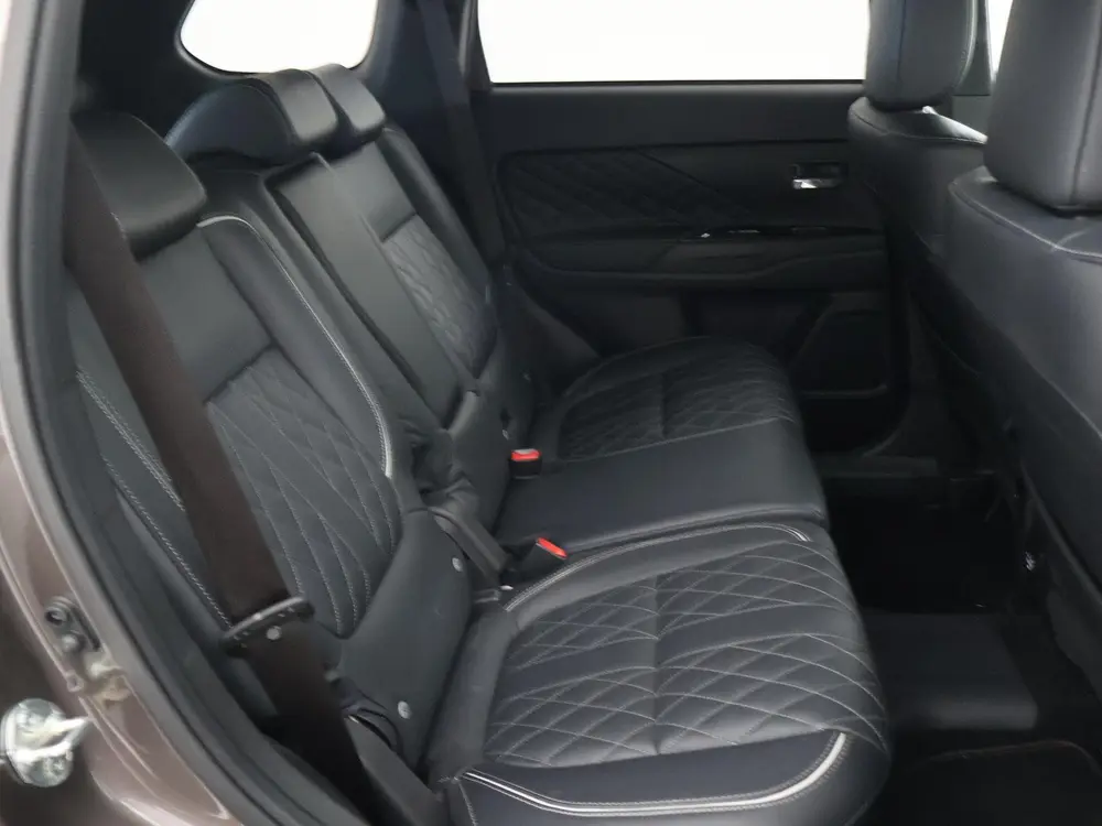 Mitsubishi Outlander 2.4 PHEV INTENSE+ 4WD + LEDER EXCLUSIVE uit 2019, foto 10