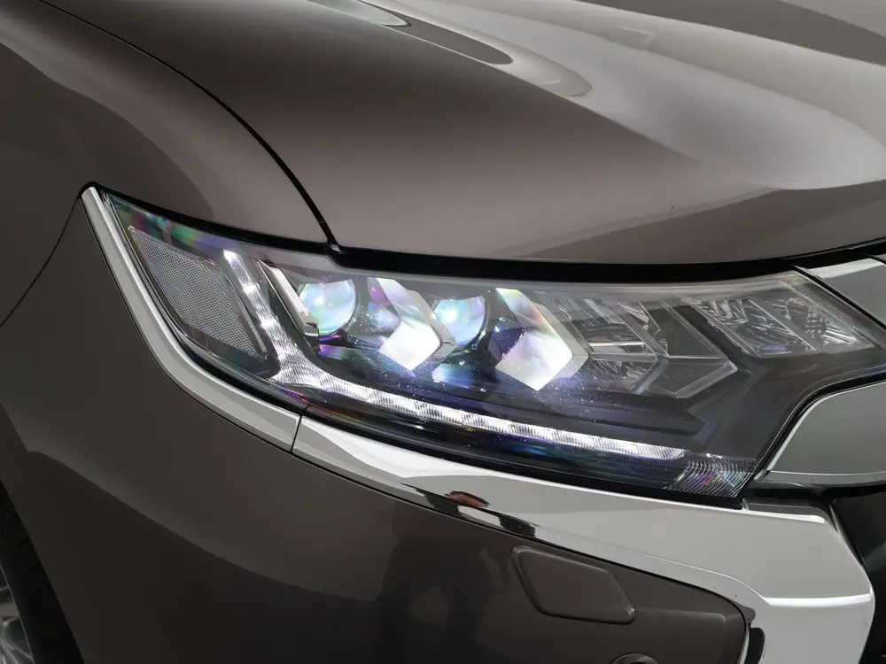 Mitsubishi Outlander 2.4 PHEV INTENSE+ 4WD + LEDER EXCLUSIVE uit 2019, foto 17