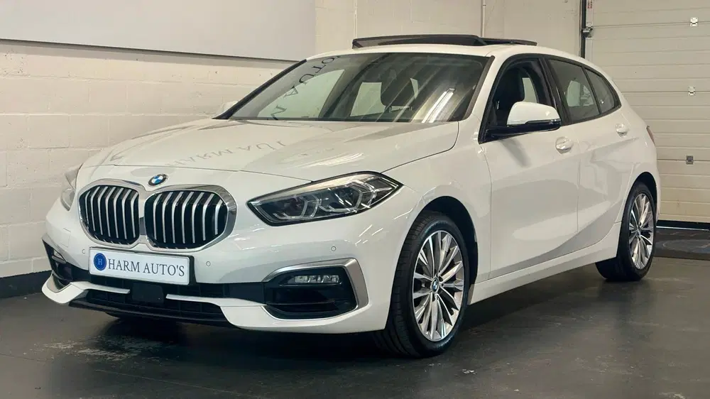BMW 1-serie 118i Luxury Line 140pk Automaat uit 2020, foto 3