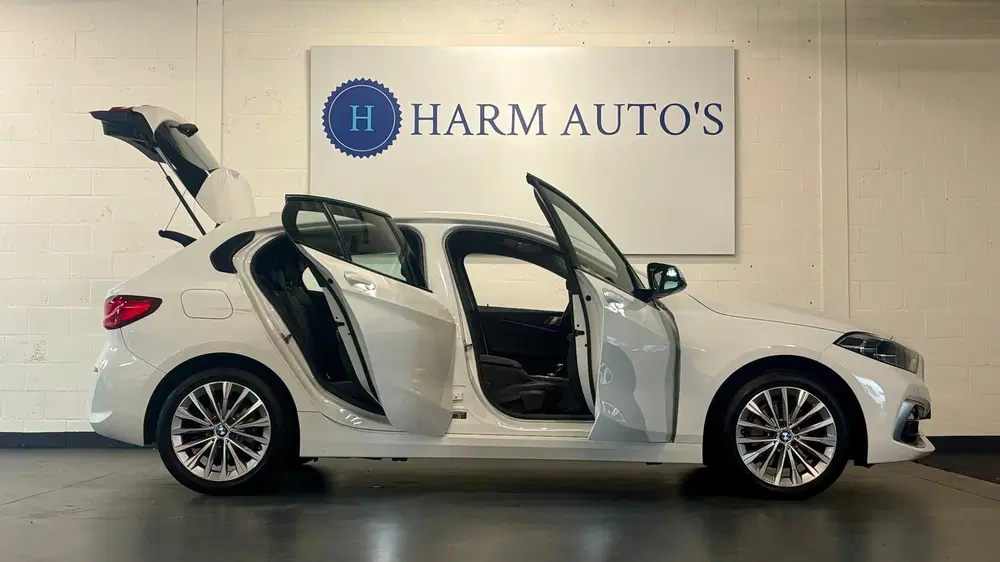 BMW 1-serie 118i Luxury Line 140pk Automaat uit 2020, foto 6
