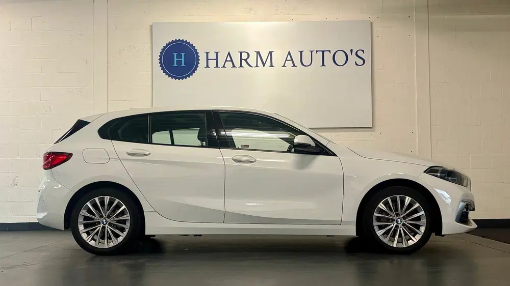 BMW 1-serie 118i Luxury Line 140pk Automaat uit 2020, foto 8