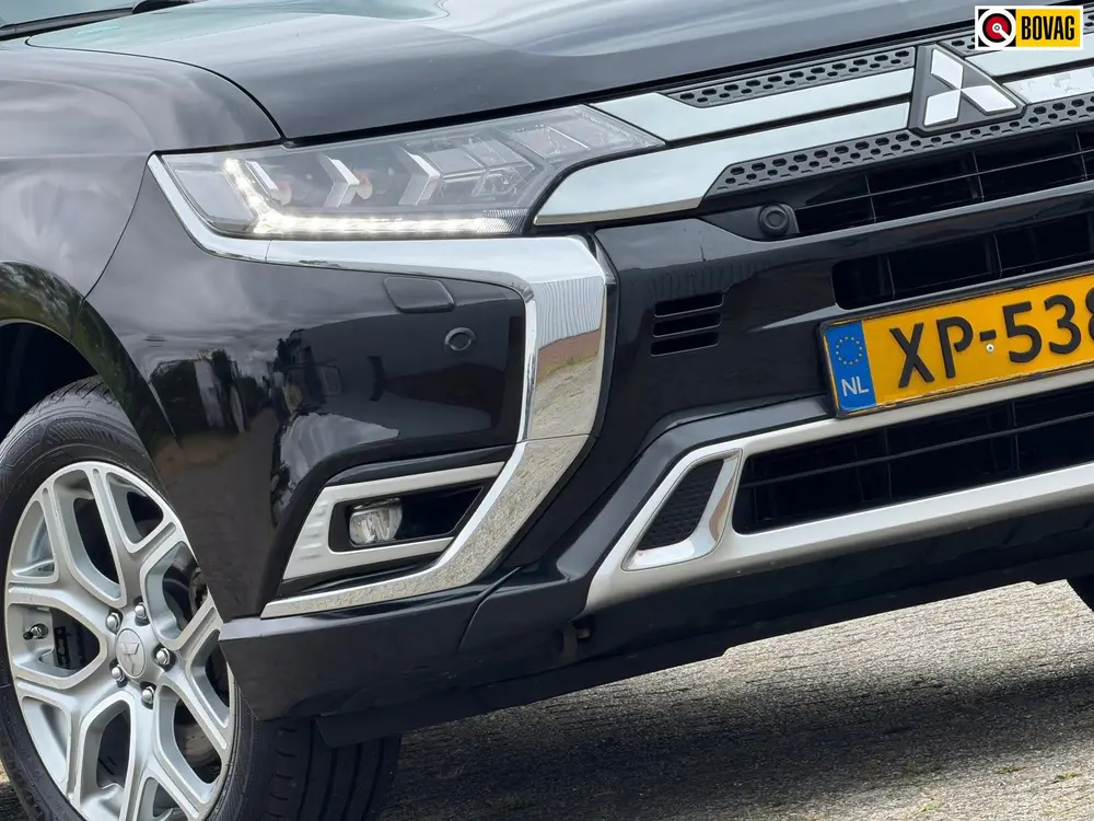 Mitsubishi Outlander 2.4 PHEV Intense Plus - Black Pearl - S uit 2019