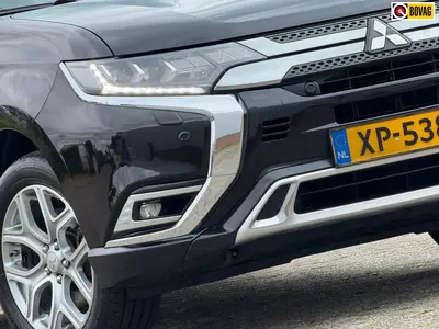 Mitsubishi Outlander 2.4 PHEV Intense Plus - Black Pearl - S uit 2019