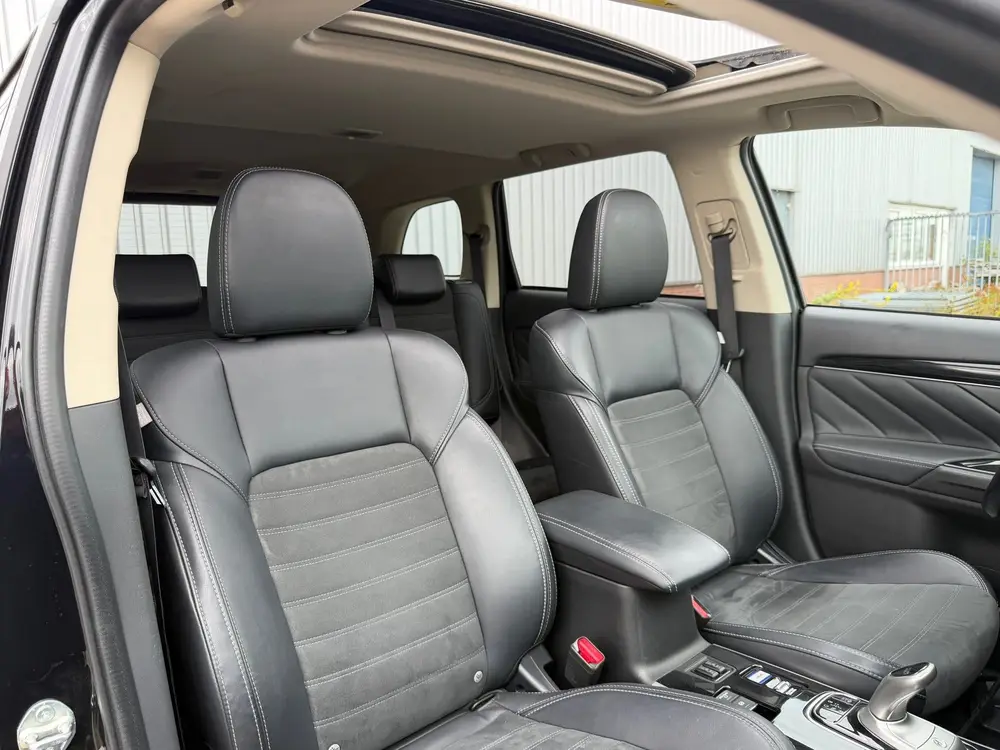 Mitsubishi Outlander 2.4 PHEV Intense Plus - Black Pearl - S uit 2019, foto 12