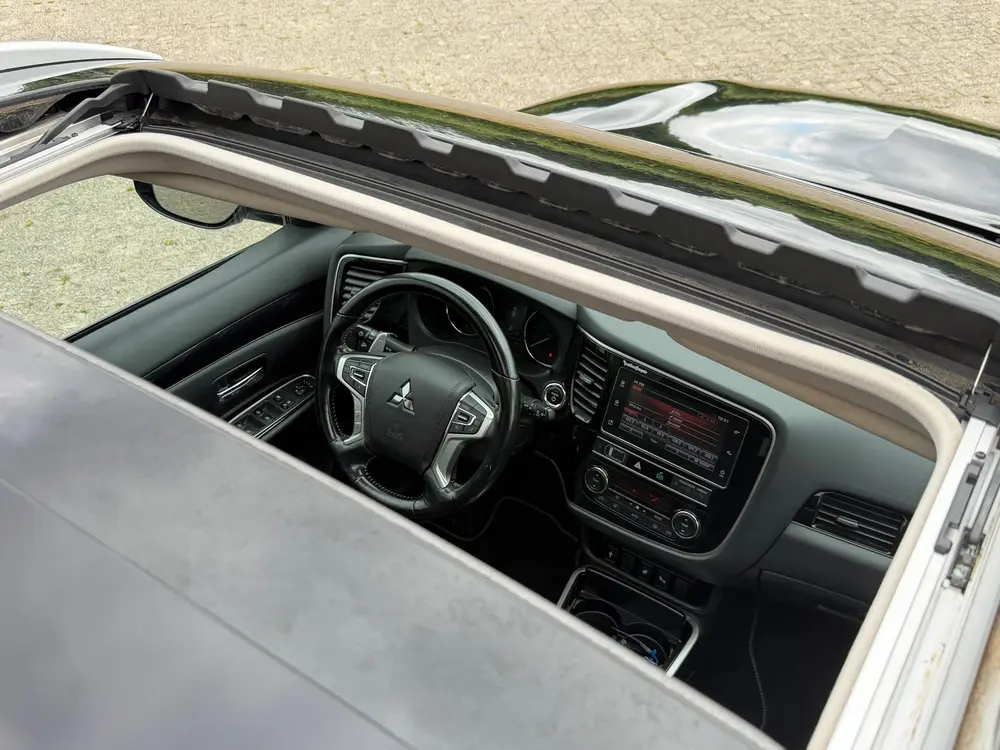 Mitsubishi Outlander 2.4 PHEV Intense Plus - Black Pearl - S uit 2019, foto 3