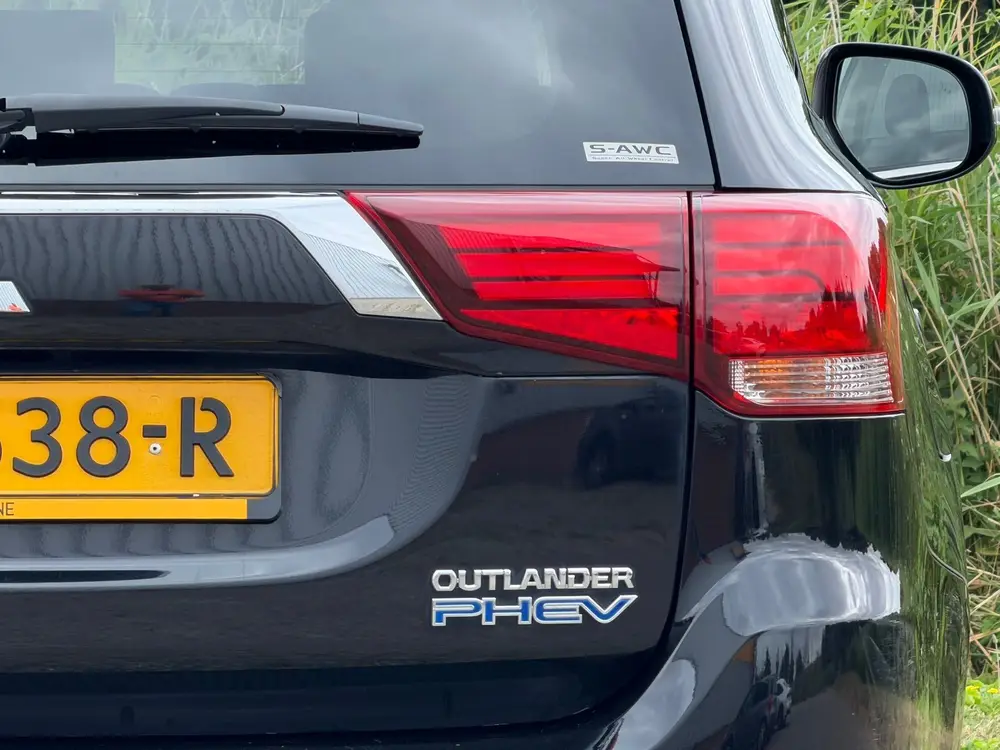 Mitsubishi Outlander 2.4 PHEV Intense Plus - Black Pearl - S uit 2019, foto 6