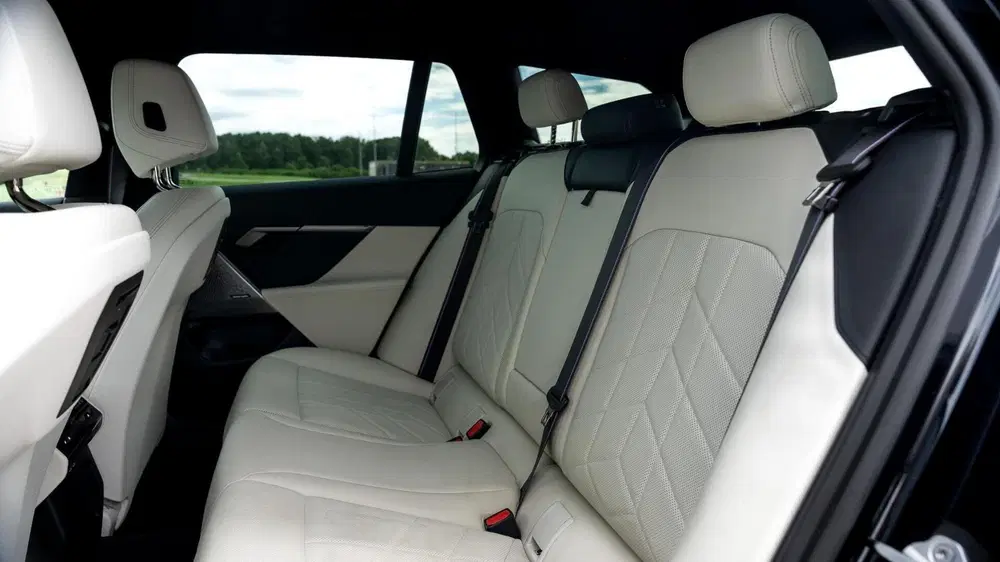 BMW i5 i5 Touring eDrive40 84 kWh uit 2024, foto 17