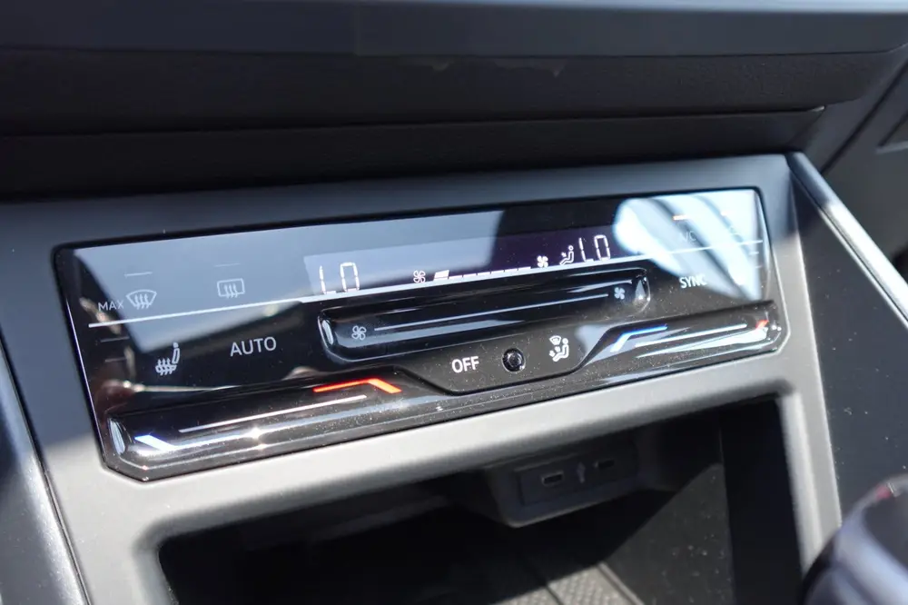 Volkswagen Taigo 1.5 TSI R-Line PANO CAM CARPLAY' uit 2022, foto 18