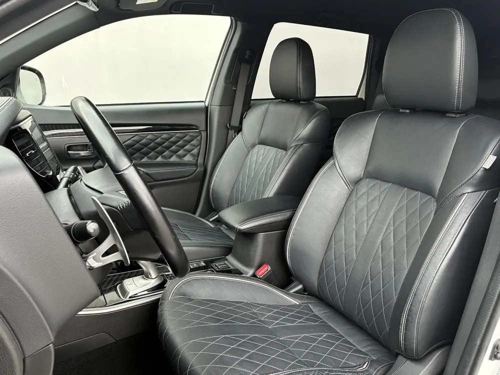 Mitsubishi Outlander 2.4 PHEV Instyle uit 2021, foto 19