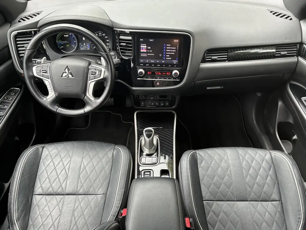 Mitsubishi Outlander 2.4 PHEV Instyle uit 2021, foto 2
