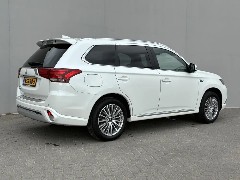 Mitsubishi Outlander 2.4 PHEV Instyle uit 2021, foto 3