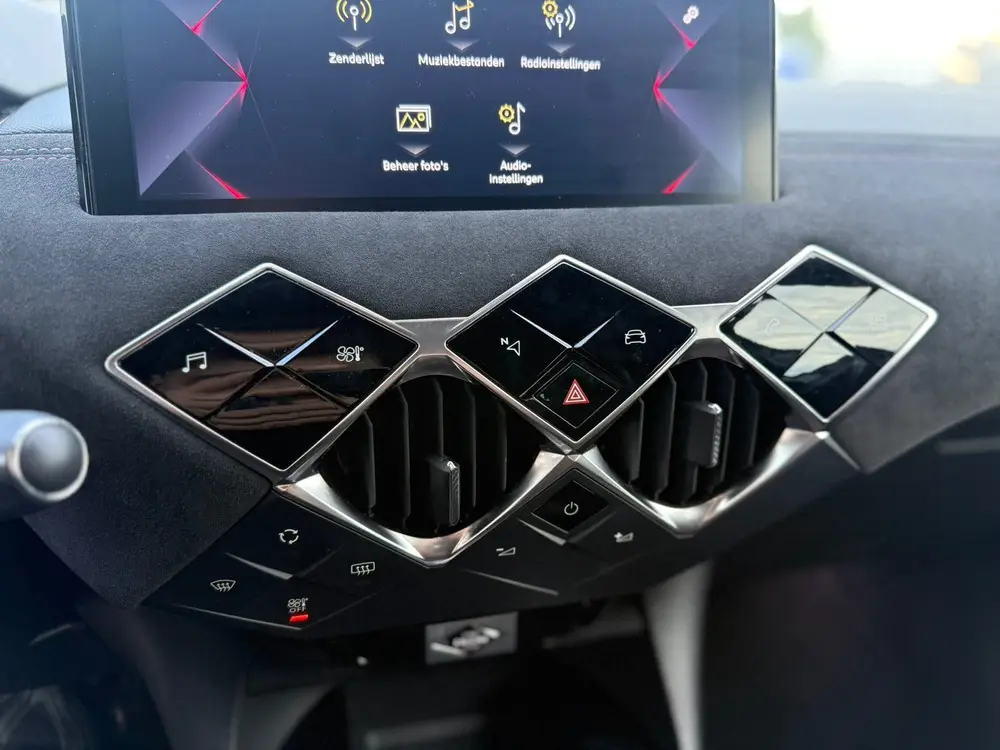 DS Automobiles 3 Crossback DS 3 Performance Line 1.2 Puretech 131pk Aut 2021 Zwart uit 2021, foto 18