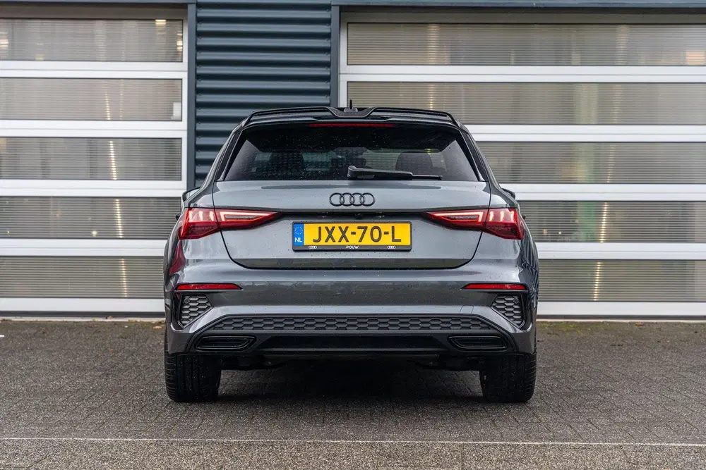 Audi A3 45 TFSIe 245pk PHEV S Edition Competition uit 2023, foto 11