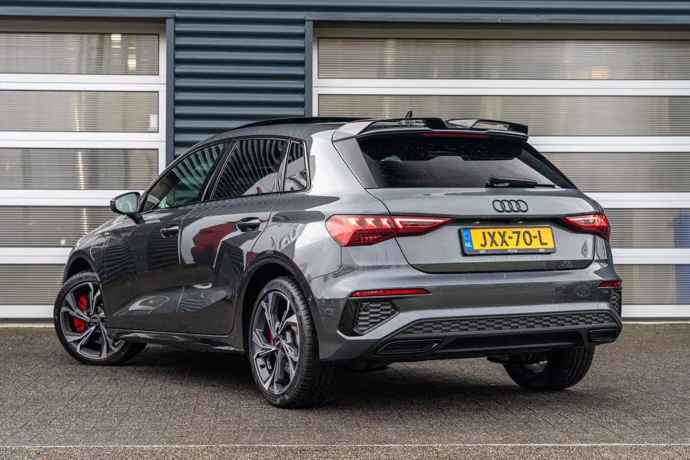 Audi A3 45 TFSIe 245pk PHEV S Edition Competition uit 2023, foto 14