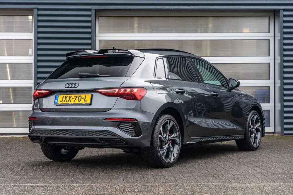 Audi A3 45 TFSIe 245pk PHEV S Edition Competition uit 2023, foto 2