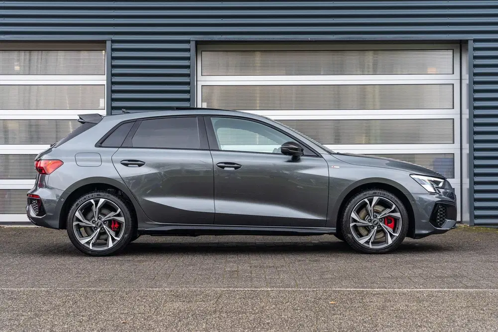 Audi A3 45 TFSIe 245pk PHEV S Edition Competition uit 2023, foto 3