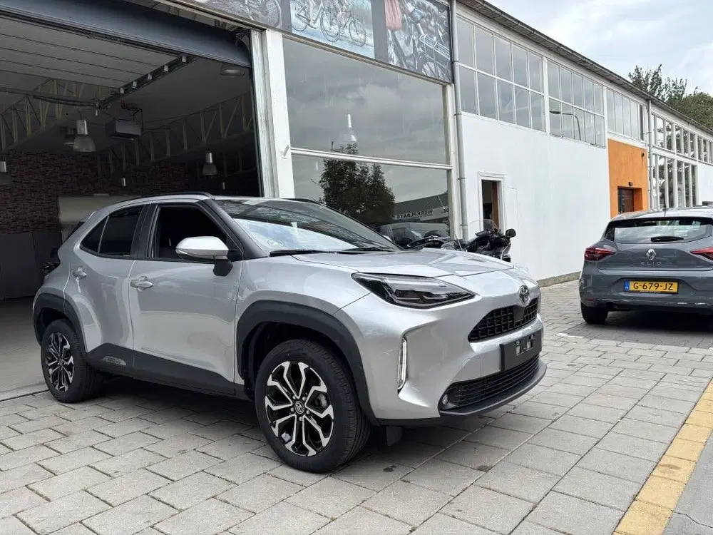 Toyota Yaris Cross 1.5 Hybr 130 Dynamic (bj 2025 uit 2025, foto 2