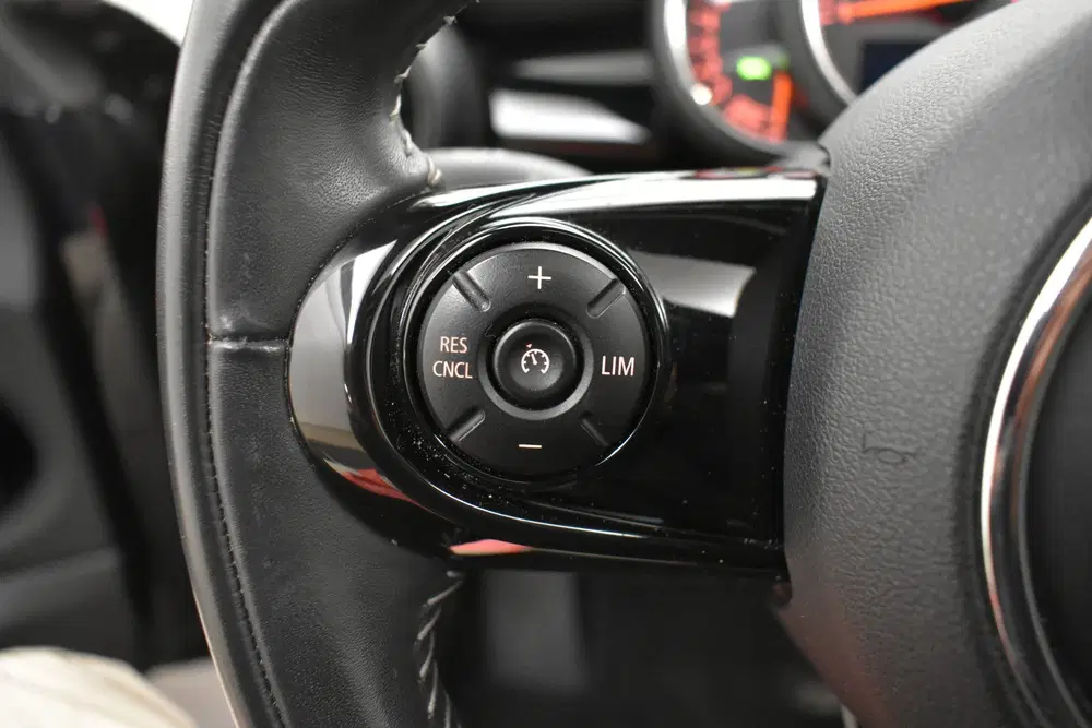 Mini Cooper 1.5 Cooper 60 Years Pano Vol Leder Head-up uit 2020, foto 12