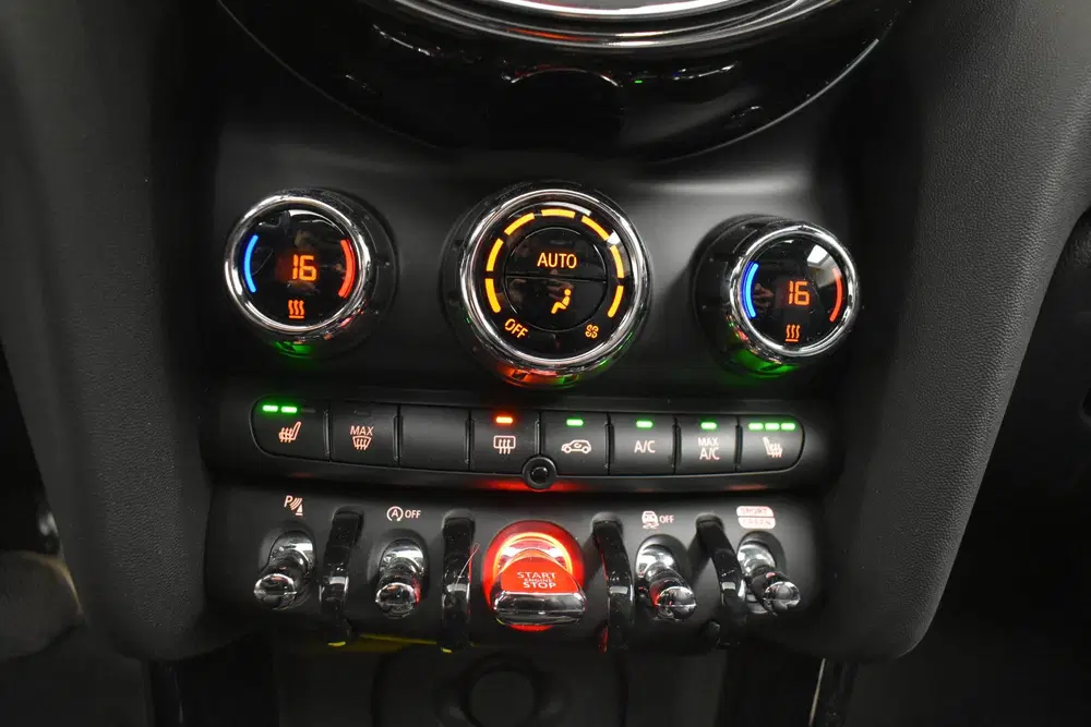 Mini Cooper 1.5 Cooper 60 Years Pano Vol Leder Head-up uit 2020, foto 16