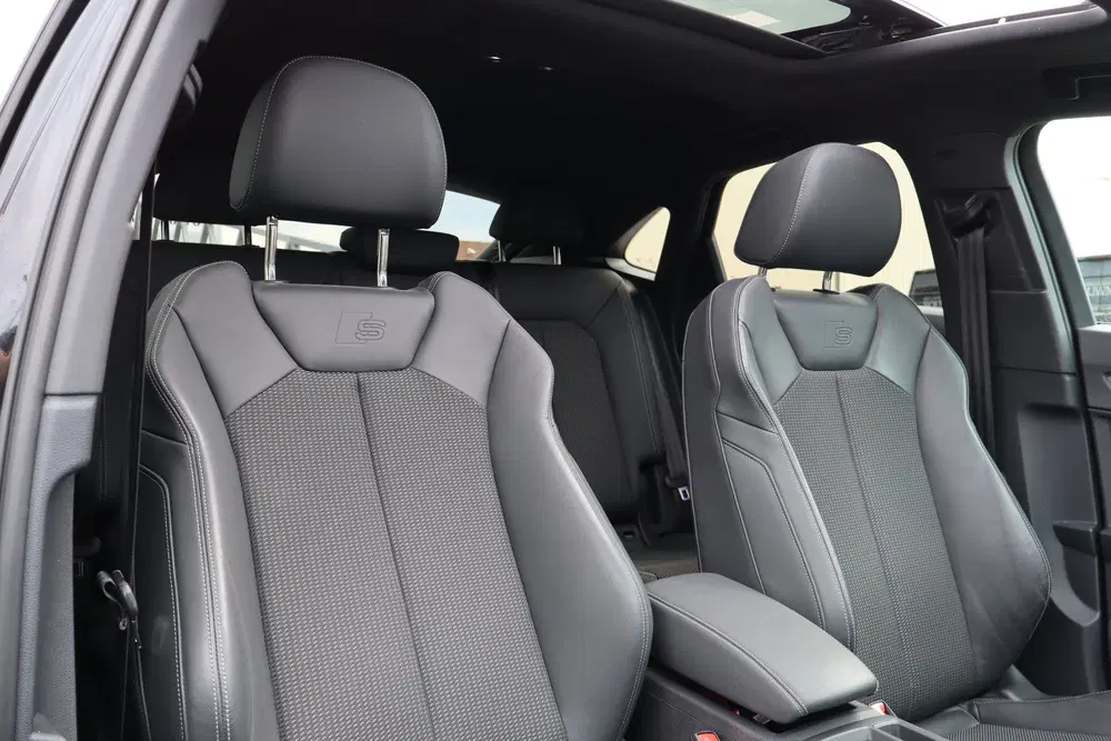 Audi Q3 45 TFSI e Edition 3x S-Line uit 2023, foto 16