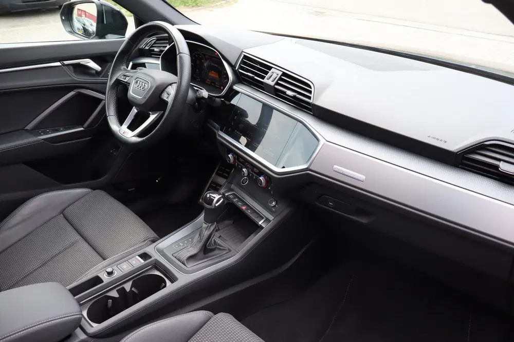 Audi Q3 45 TFSI e Edition 3x S-Line uit 2023, foto 2