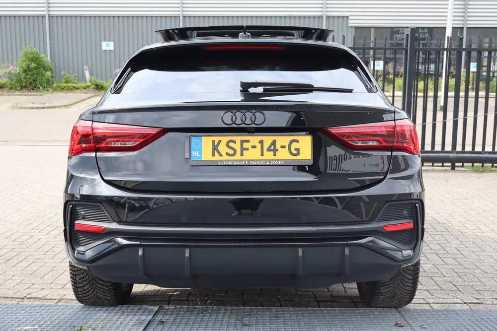 Audi Q3 45 TFSI e Edition 3x S-Line uit 2023, foto 9