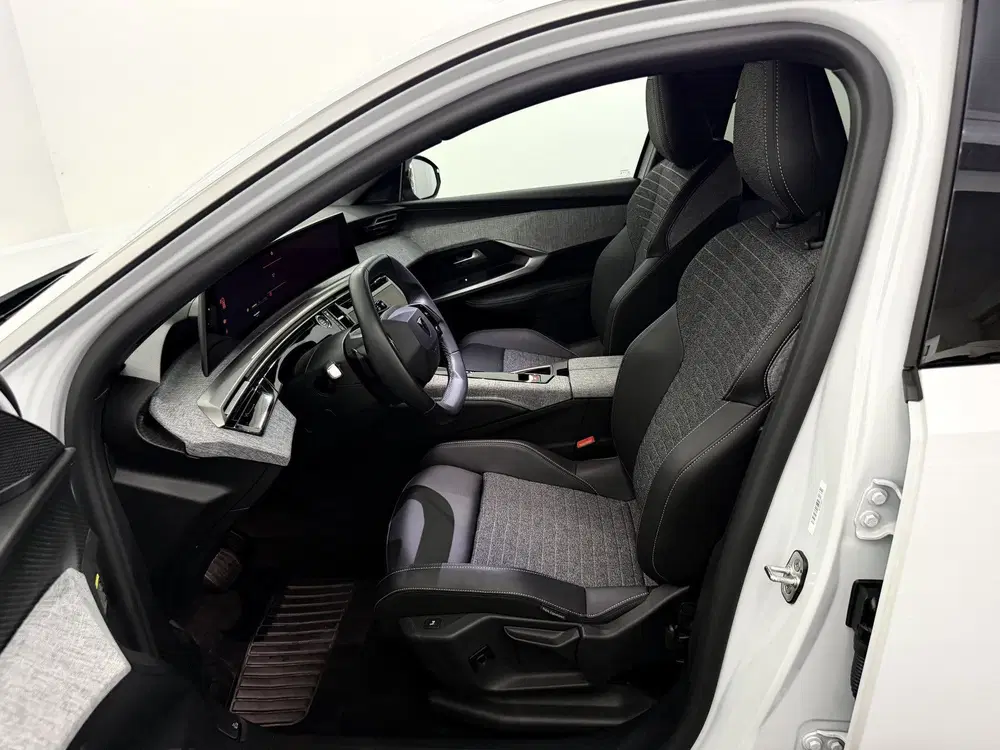 Peugeot 5008 1.2 Hybrid 145 Allure 7p 360 Camera uit 2025, foto 8