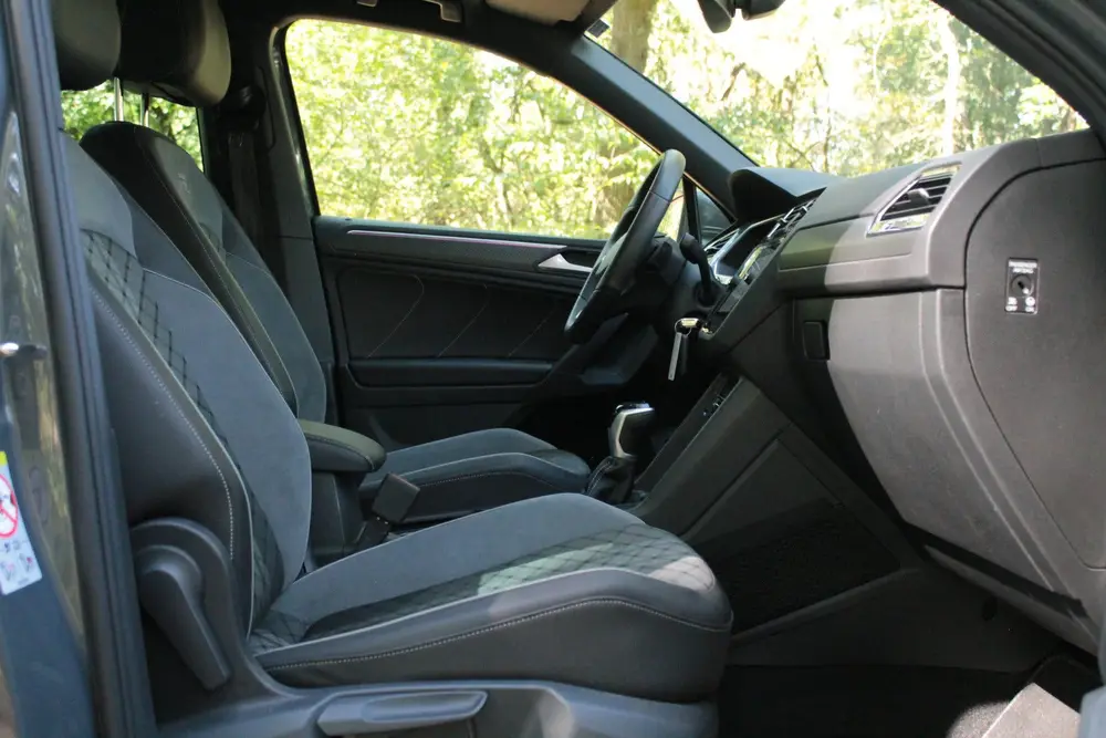 Volkswagen Tiguan 1.5 TSI R-Line Business | Carplay | Trekha uit 2023, foto 15