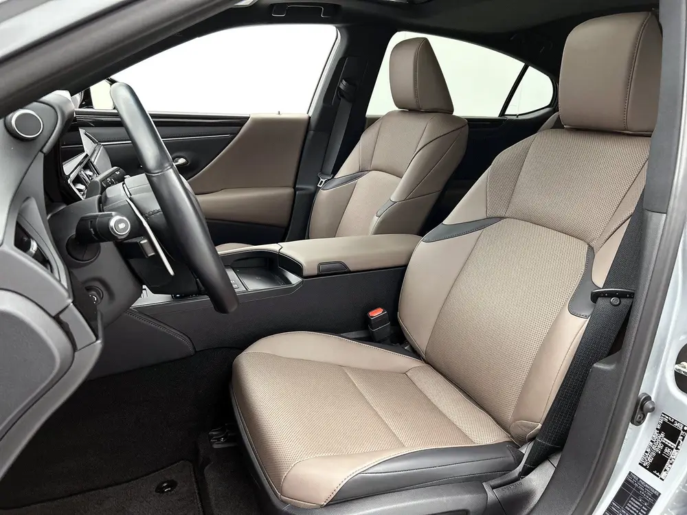 Lexus ES 300h Business Line uit 2024, foto 17
