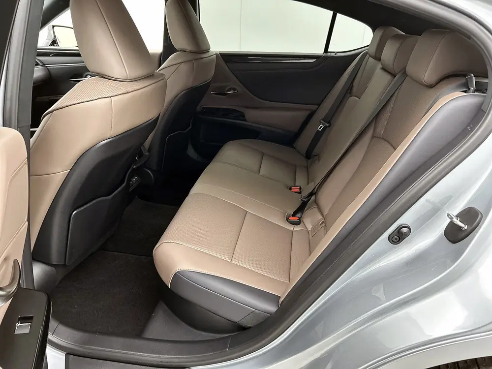 Lexus ES 300h Business Line uit 2024, foto 18