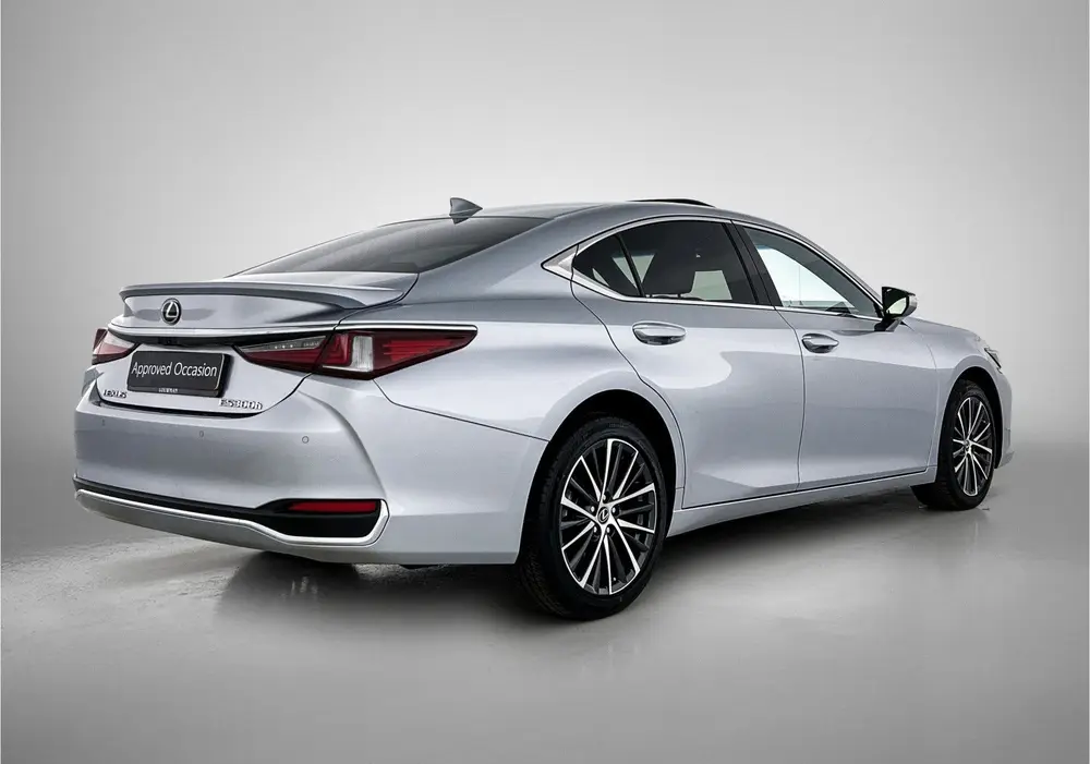 Lexus ES 300h Business Line uit 2024, foto 2
