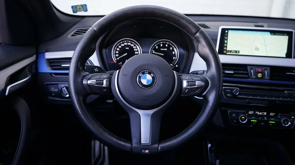 BMW X1 SDrive20i M Sport Shadowline CAMERA-CLIMA uit 2019, foto 16