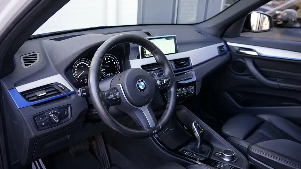 BMW X1 SDrive20i M Sport Shadowline CAMERA-CLIMA uit 2019, foto 2