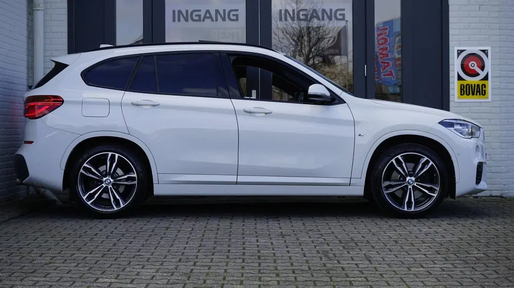 BMW X1 SDrive20i M Sport Shadowline CAMERA-CLIMA uit 2019, foto 6