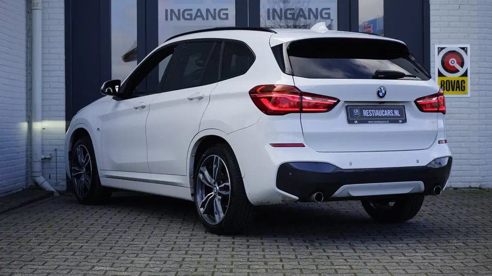 BMW X1 SDrive20i M Sport Shadowline CAMERA-CLIMA uit 2019, foto 9