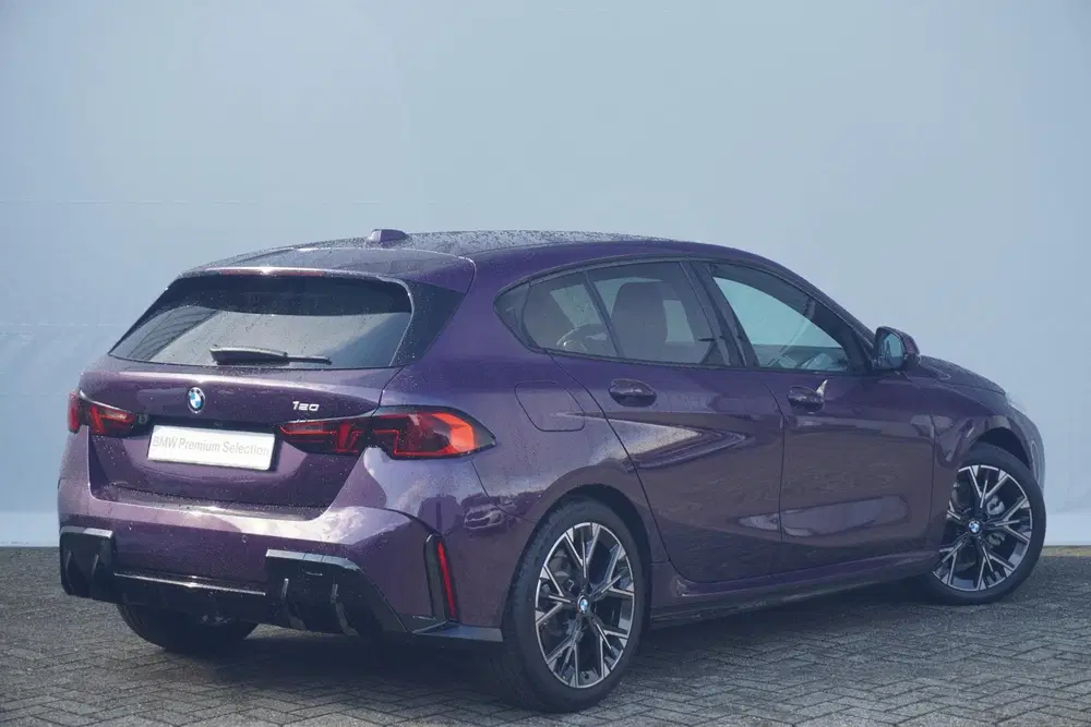 BMW 1-serie 5-deurs 120 uit 2025, foto 2