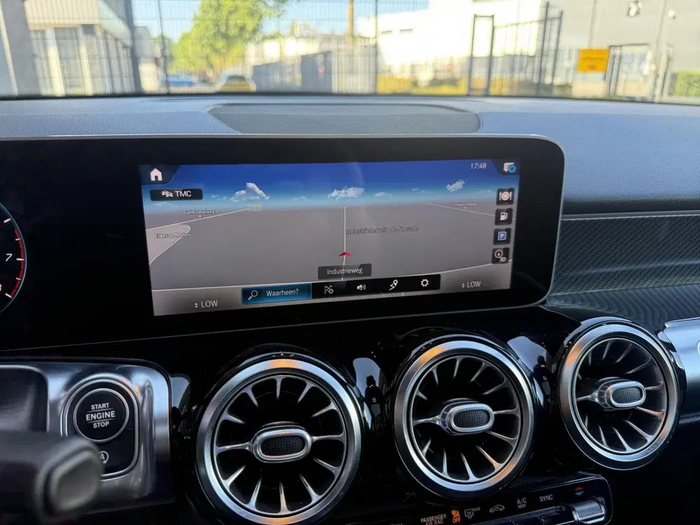 Mercedes-Benz GLB 200 Business Solution AMG PANORAMADAK uit 2020, foto 13