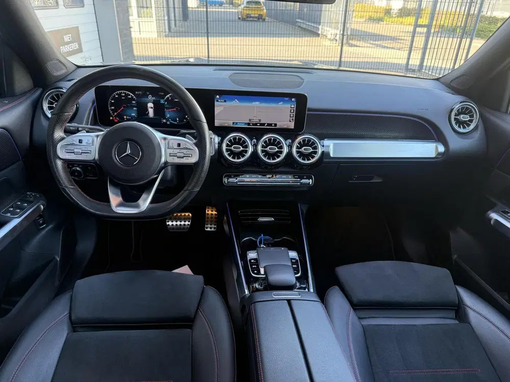 Mercedes-Benz GLB 200 Business Solution AMG PANORAMADAK uit 2020, foto 2