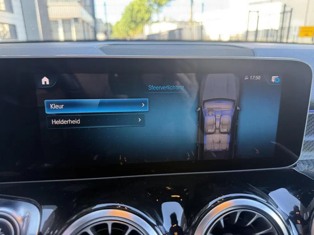 Mercedes-Benz GLB 200 Business Solution AMG PANORAMADAK uit 2020, foto 20
